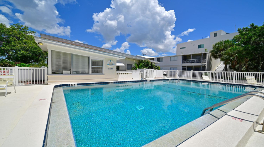 Sarasota, Florida 34236, 1 Bedroom Bedrooms, ,1 Bathroombathrooms,Residential,For Sale,Roosevelt,0,Mfra4651143