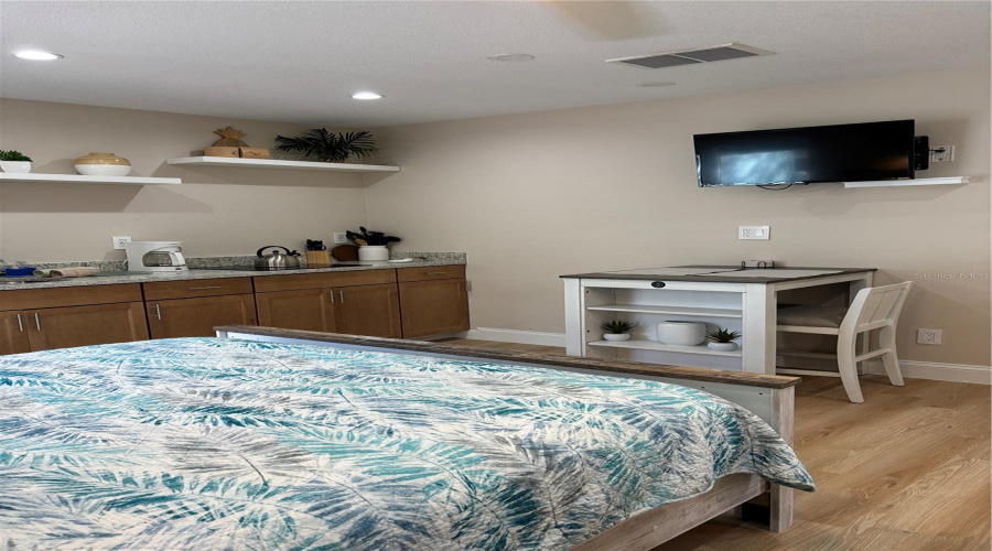 Sarasota, Florida 34236, 1 Bedroom Bedrooms, ,1 Bathroombathrooms,Residential,For Sale,Roosevelt,0,Mfra4651143