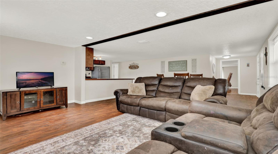Sorrento, Florida 32776, 3 Bedroom Bedrooms, ,2 Bathroombathrooms,Residential,For Sale,Orange,0,Mfro6432836