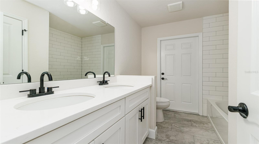 Lakeland, Florida 33813, 4 Bedroom Bedrooms, ,2 Bathroombathrooms,Residential,For Sale,Kimball,0,Mfrl4964235