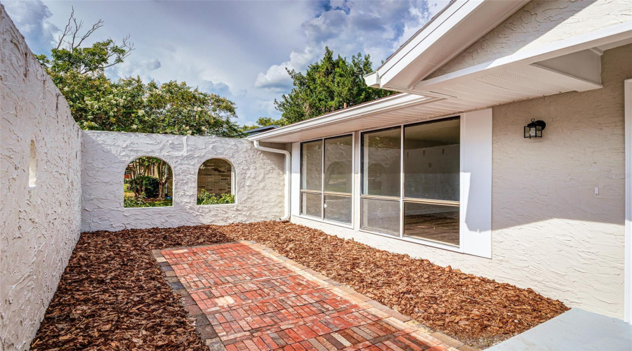 Lakeland, Florida 33813, 4 Bedroom Bedrooms, ,2 Bathroombathrooms,Residential,For Sale,Kimball,0,Mfrl4964235