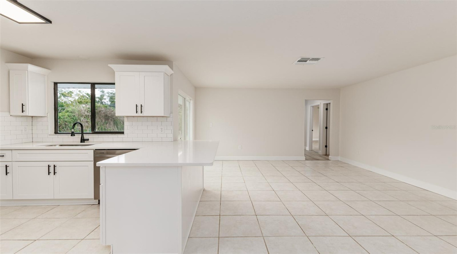 Lakeland, Florida 33813, 4 Bedroom Bedrooms, ,2 Bathroombathrooms,Residential,For Sale,Kimball,0,Mfrl4964235