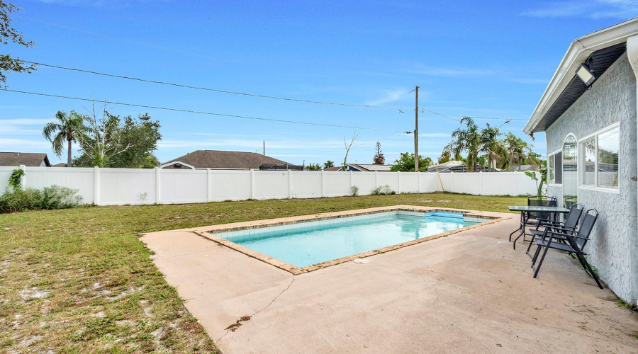 Deltona, Florida 32725, 3 Bedroom Bedrooms, ,2 Bathroombathrooms,Residential,For Sale,Manitoba,0,Mfro6430771