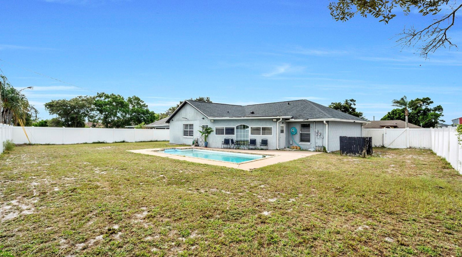 Deltona, Florida 32725, 3 Bedroom Bedrooms, ,2 Bathroombathrooms,Residential,For Sale,Manitoba,0,Mfro6430771