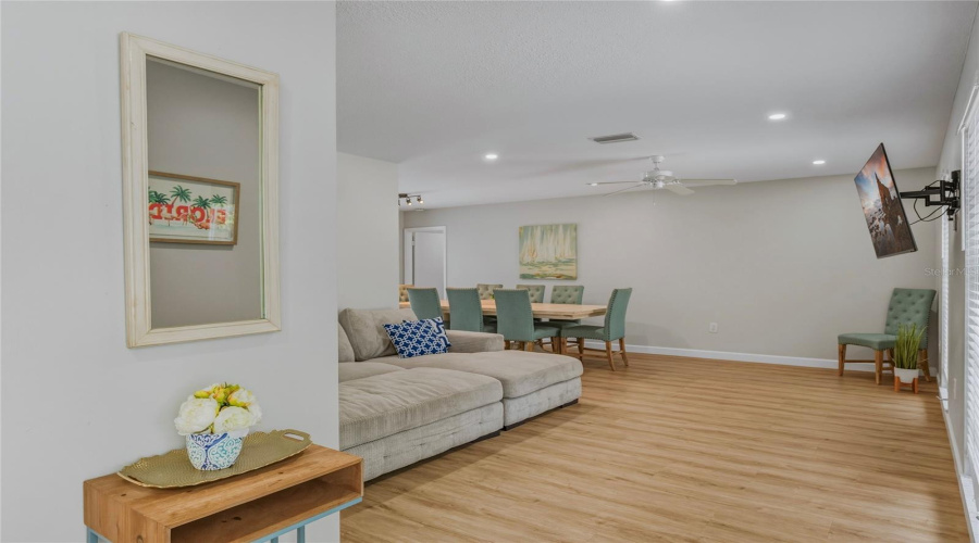 Bradenton, Florida 34209, 4 Bedroom Bedrooms, ,2 Bathroombathrooms,Residential,For Sale,Montezuma,0,Mfra4689347