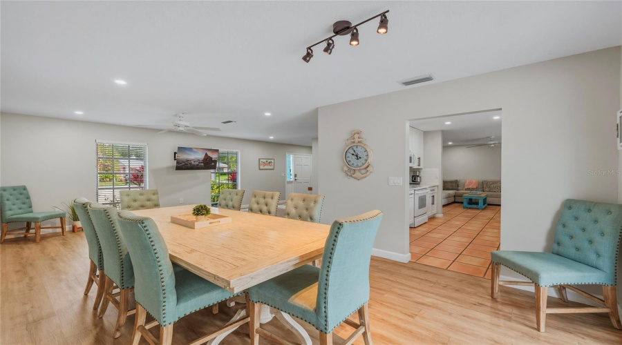 Bradenton, Florida 34209, 4 Bedroom Bedrooms, ,2 Bathroombathrooms,Residential,For Sale,Montezuma,0,Mfra4689347