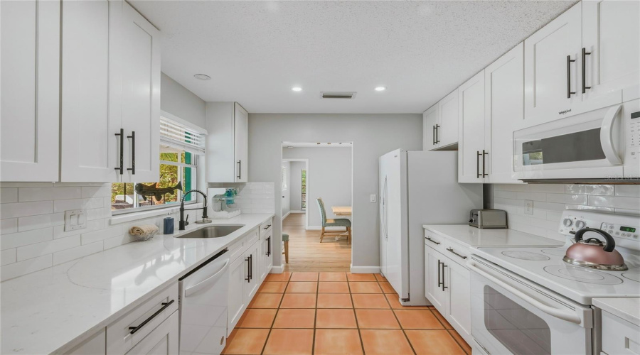 Bradenton, Florida 34209, 4 Bedroom Bedrooms, ,2 Bathroombathrooms,Residential,For Sale,Montezuma,0,Mfra4689347