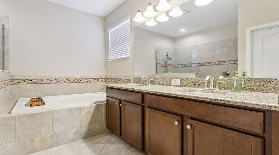 Clermont, Florida 34711, 3 Bedroom Bedrooms, ,2 Bathroombathrooms,Residential,For Sale,Sandy Cay,0,Mfro6386650