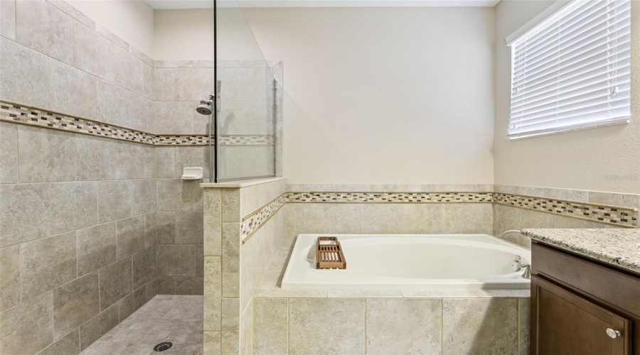 Clermont, Florida 34711, 3 Bedroom Bedrooms, ,2 Bathroombathrooms,Residential,For Sale,Sandy Cay,0,Mfro6386650