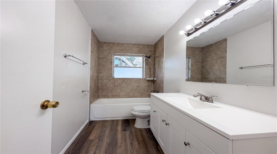 Bradenton, Florida 34208, 2 Bedroom Bedrooms, ,2 Bathroombathrooms,Residential,For Sale,2Nd,0,Mfro6426378