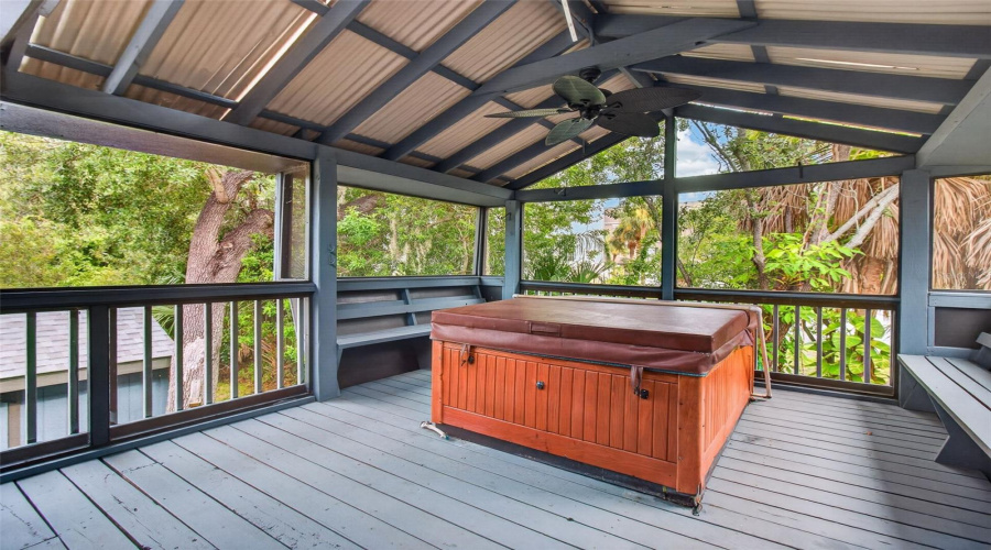 Screened Porch With Hot Tub