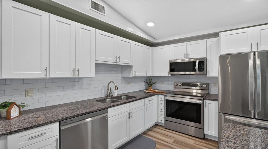 Clearwater, Florida 33759, 3 Bedroom Bedrooms, ,2 Bathroombathrooms,Residential,For Sale,Johns,0,Mfrtb8534526