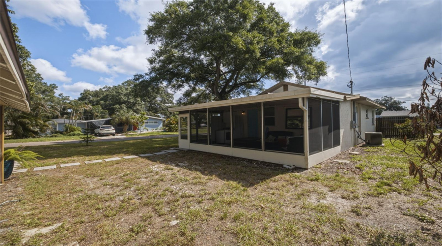 Wonderful Bungalow In Gulfport, Florida
