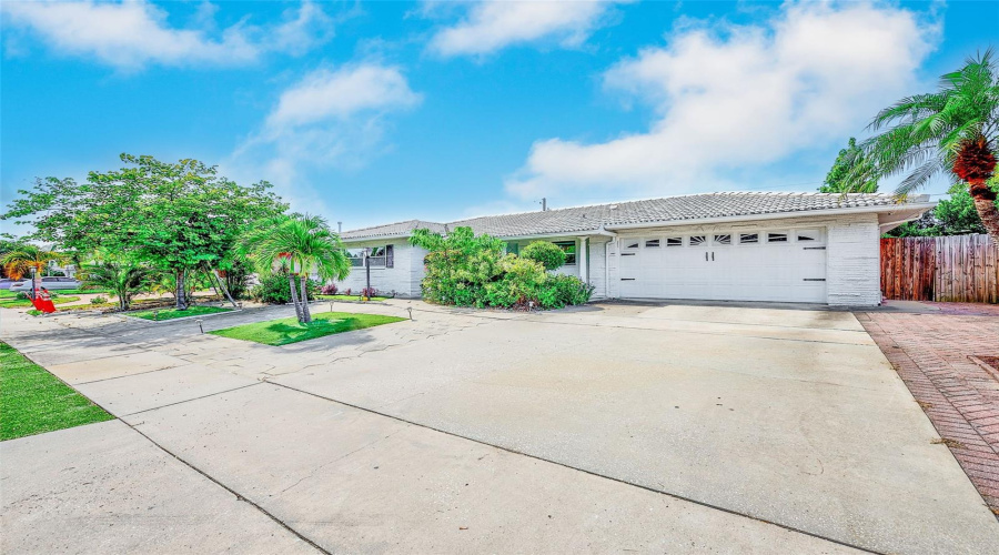 Seminole, Florida 33772, 4 Bedroom Bedrooms, ,2 Bathroombathrooms,Residential,For Sale,60Th,0,Mfrtb8540580