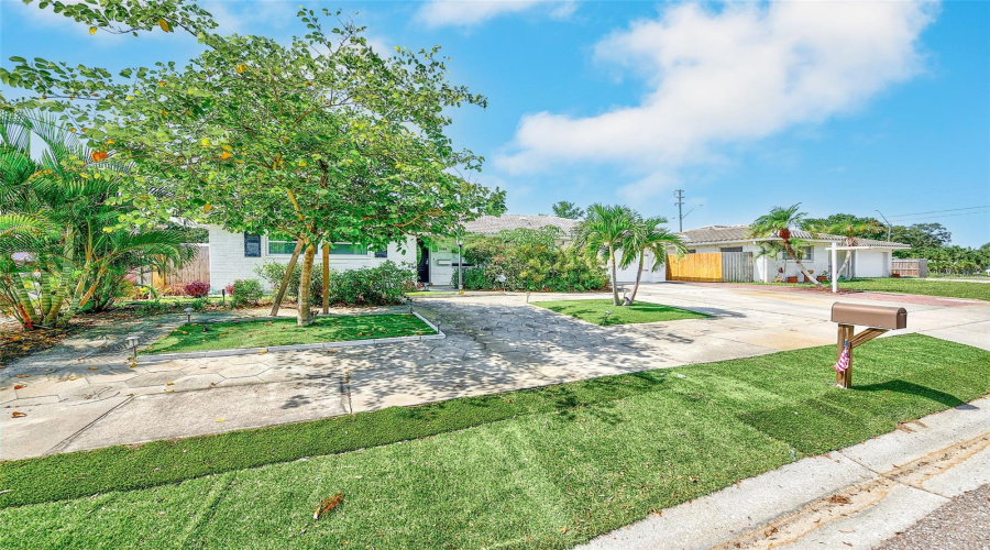 Seminole, Florida 33772, 4 Bedroom Bedrooms, ,2 Bathroombathrooms,Residential,For Sale,60Th,0,Mfrtb8540580