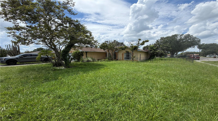 Plant City, Florida 33563, 3 Bedroom Bedrooms, ,2 Bathroombathrooms,Residential,For Sale,Wiggins,0,Mfro6436894