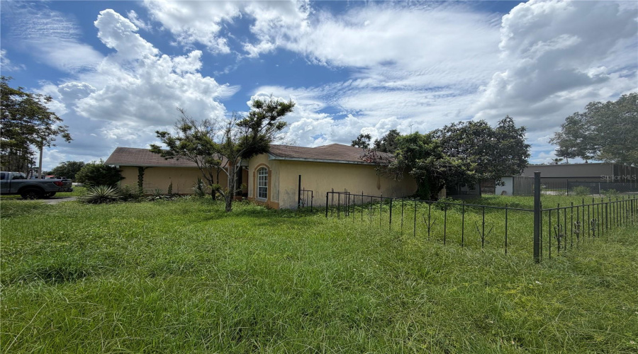 Plant City, Florida 33563, 3 Bedroom Bedrooms, ,2 Bathroombathrooms,Residential,For Sale,Wiggins,0,Mfro6436894
