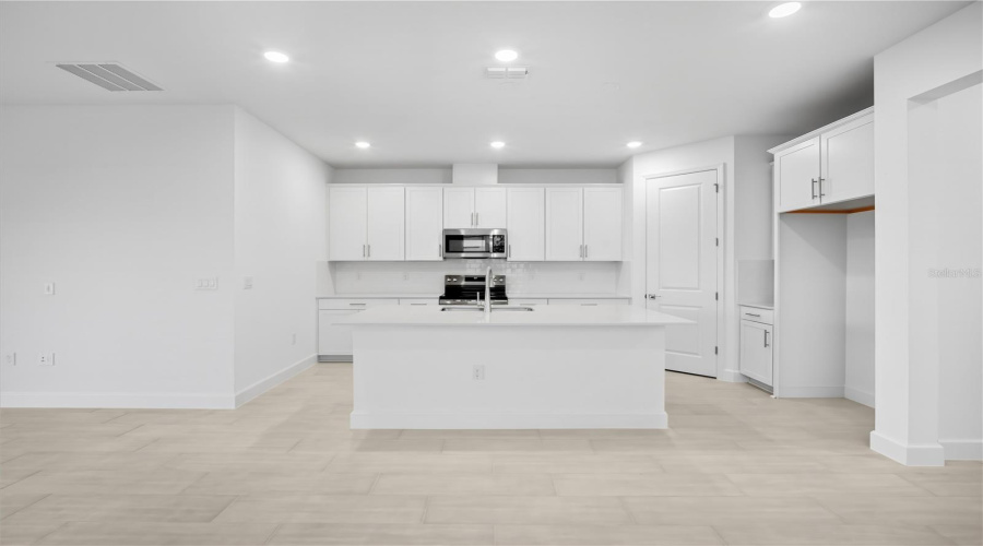 Weeki Wachee, Florida 34613, 3 Bedroom Bedrooms, ,2 Bathroombathrooms,Residential,For Sale,Players,0,Mfrs5126054
