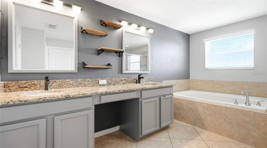 Ruskin, Florida 33570, 6 Bedroom Bedrooms, ,3 Bathroombathrooms,Residential,For Sale,Meadow Glade,0,Mfra4699587