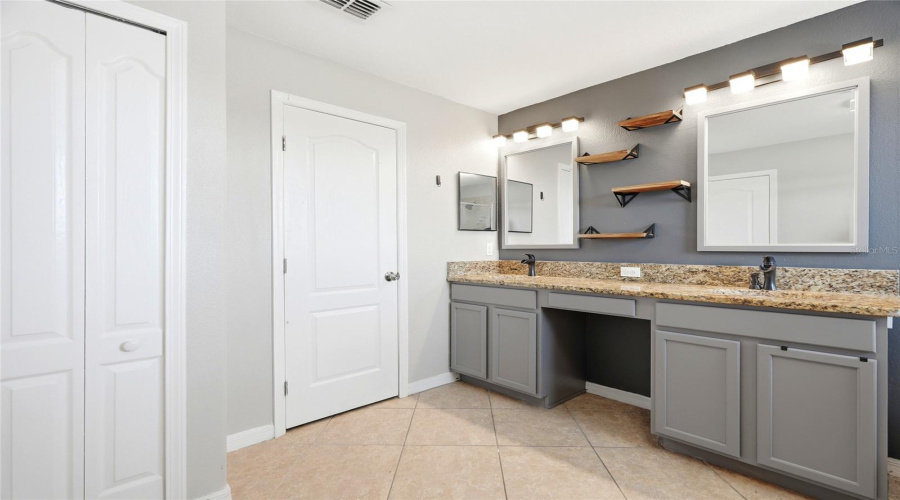 Ruskin, Florida 33570, 6 Bedroom Bedrooms, ,3 Bathroombathrooms,Residential,For Sale,Meadow Glade,0,Mfra4699587