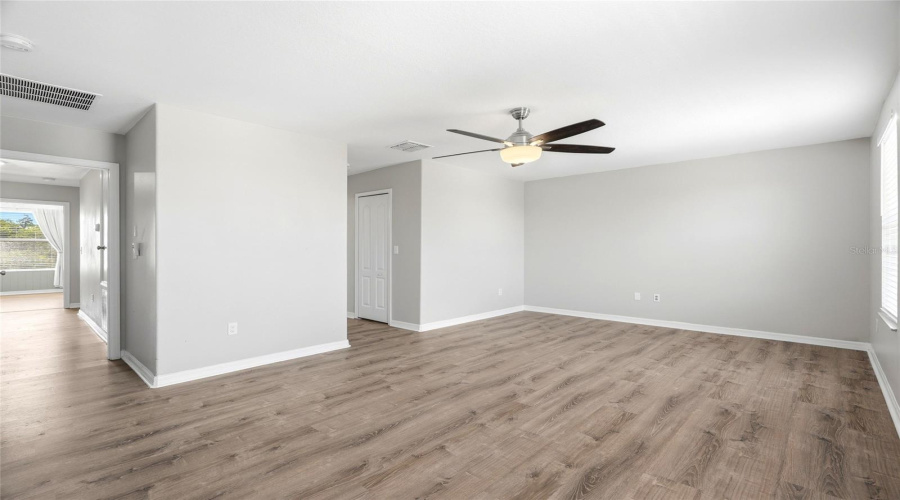 Ruskin, Florida 33570, 6 Bedroom Bedrooms, ,3 Bathroombathrooms,Residential,For Sale,Meadow Glade,0,Mfra4699587