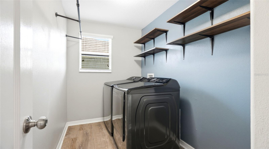 Ruskin, Florida 33570, 6 Bedroom Bedrooms, ,3 Bathroombathrooms,Residential,For Sale,Meadow Glade,0,Mfra4699587