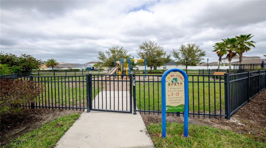 Ruskin, Florida 33570, 6 Bedroom Bedrooms, ,3 Bathroombathrooms,Residential,For Sale,Meadow Glade,0,Mfra4699587