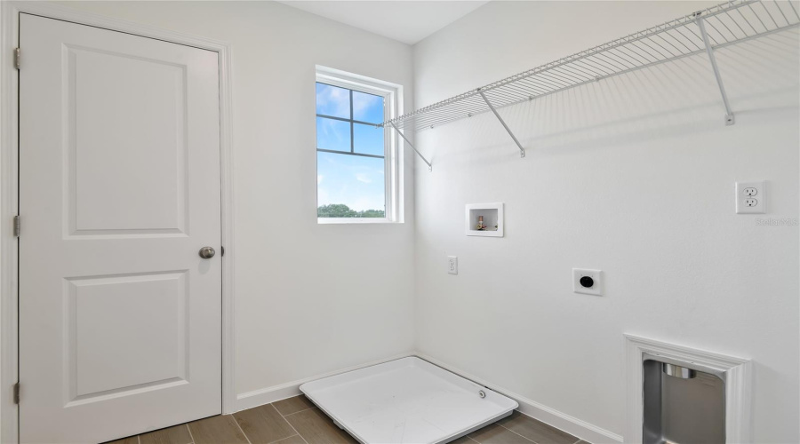 Dundee, Florida 33838, 4 Bedroom Bedrooms, ,3 Bathroombathrooms,Residential,For Sale,Daisy Hill,0,Mfrs5137813