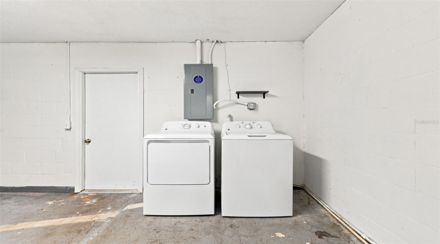 Edgewater, Florida 32141, 3 Bedroom Bedrooms, ,2 Bathroombathrooms,Residential,For Sale,Pine Tree,0,Mfrv4950871