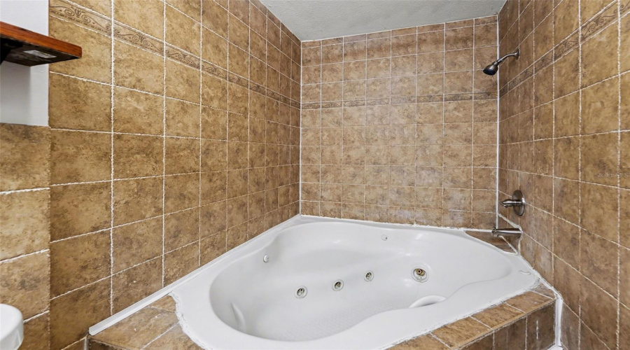 Tampa, Florida 33615, 2 Bedroom Bedrooms, ,1 Bathroombathrooms,Residential,For Sale,Newtown,0,Mfrtb8502040