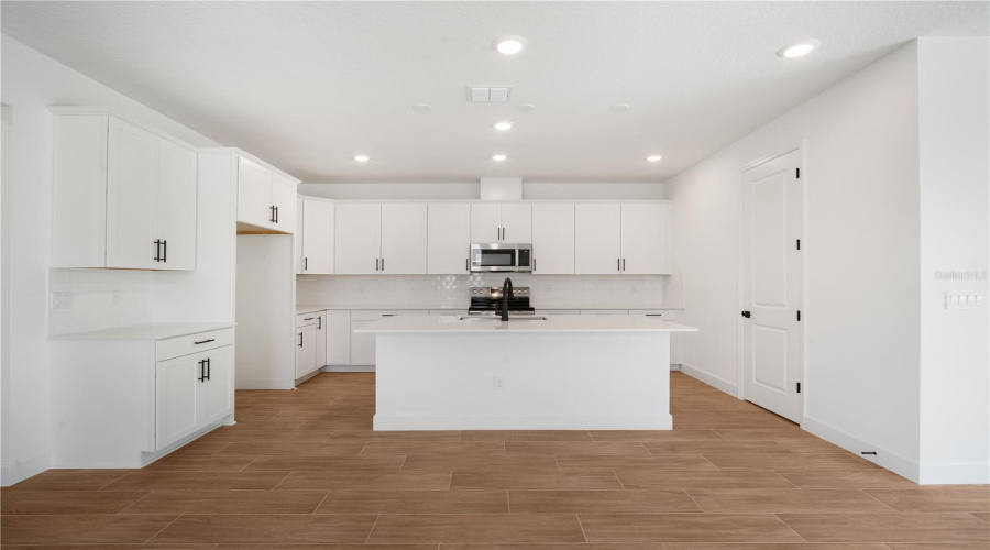 Weeki Wachee, Florida 34613, 4 Bedroom Bedrooms, ,3 Bathroombathrooms,Residential,For Sale,Players,0,Mfrs5123834