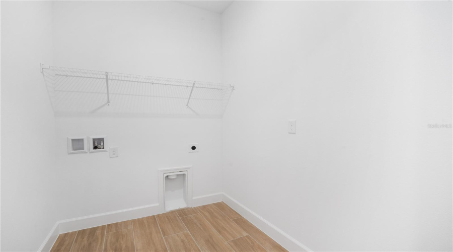 Weeki Wachee, Florida 34613, 4 Bedroom Bedrooms, ,3 Bathroombathrooms,Residential,For Sale,Players,0,Mfrs5123834