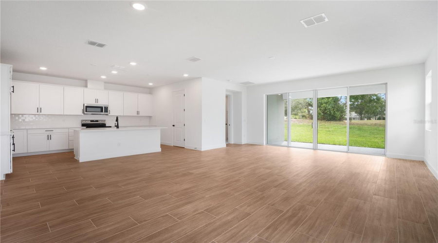 Weeki Wachee, Florida 34613, 4 Bedroom Bedrooms, ,3 Bathroombathrooms,Residential,For Sale,Players,0,Mfrs5123834