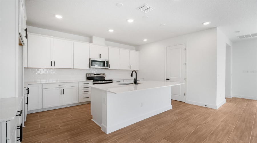 Weeki Wachee, Florida 34613, 4 Bedroom Bedrooms, ,3 Bathroombathrooms,Residential,For Sale,Players,0,Mfrs5123834
