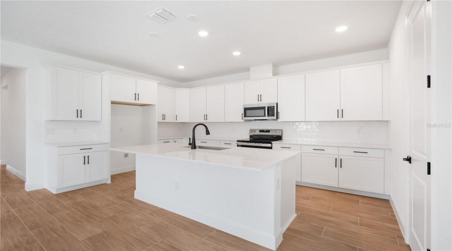 Weeki Wachee, Florida 34613, 4 Bedroom Bedrooms, ,3 Bathroombathrooms,Residential,For Sale,Players,0,Mfrs5123834