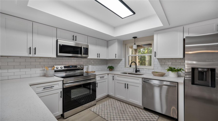 Winter Haven, Florida 33880, 3 Bedroom Bedrooms, ,2 Bathroombathrooms,Residential,For Sale,Lake Thomas,0,Mfrl4959685