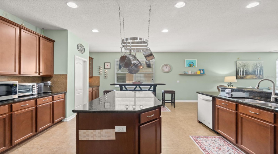 Orlando, Florida 32828, 5 Bedroom Bedrooms, ,4 Bathroombathrooms,Residential,For Sale,Cortona,0,Mfro6430163