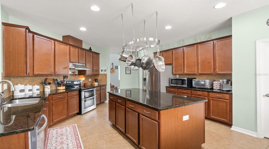 Orlando, Florida 32828, 5 Bedroom Bedrooms, ,4 Bathroombathrooms,Residential,For Sale,Cortona,0,Mfro6430163