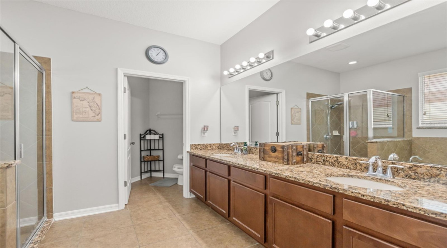 Orlando, Florida 32828, 5 Bedroom Bedrooms, ,4 Bathroombathrooms,Residential,For Sale,Cortona,0,Mfro6430163
