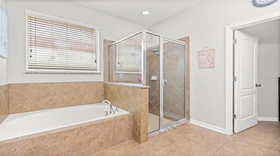 Orlando, Florida 32828, 5 Bedroom Bedrooms, ,4 Bathroombathrooms,Residential,For Sale,Cortona,0,Mfro6430163