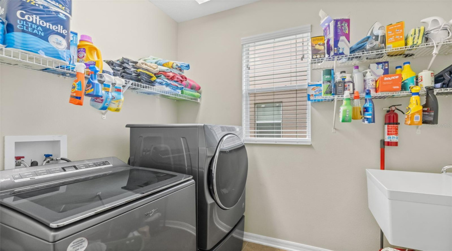 Orlando, Florida 32828, 5 Bedroom Bedrooms, ,4 Bathroombathrooms,Residential,For Sale,Cortona,0,Mfro6430163