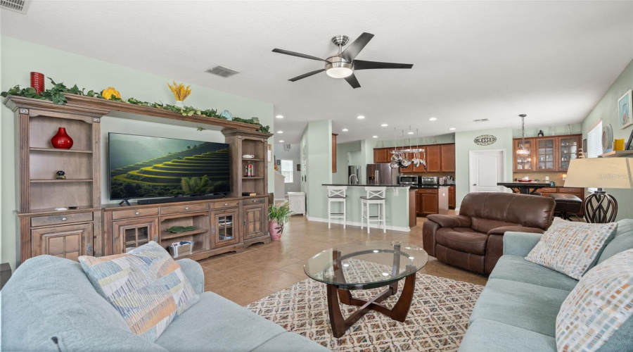Orlando, Florida 32828, 5 Bedroom Bedrooms, ,4 Bathroombathrooms,Residential,For Sale,Cortona,0,Mfro6430163