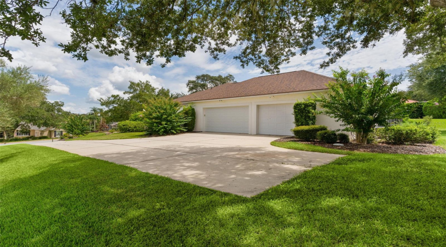 Side-Load 3 Car Garage