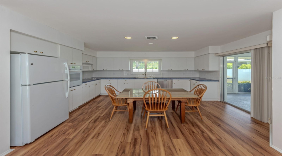 Venice, Florida 34285, 2 Bedroom Bedrooms, ,2 Bathroombathrooms,Residential,For Sale,Gulf Manor,0,Mfrn6145381