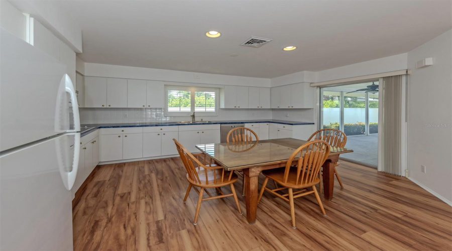 Venice, Florida 34285, 2 Bedroom Bedrooms, ,2 Bathroombathrooms,Residential,For Sale,Gulf Manor,0,Mfrn6145381