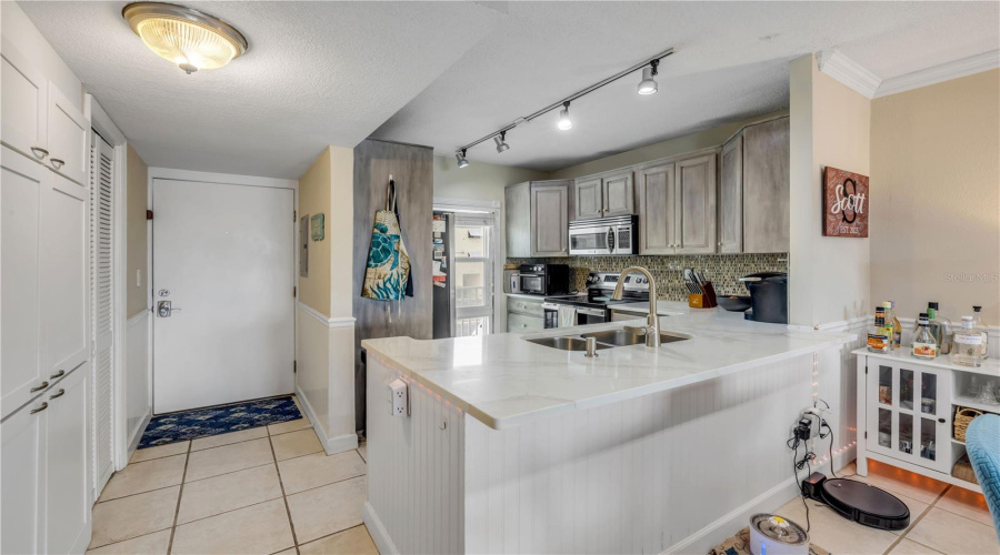 Daytona Beach, Florida 32114, 2 Bedroom Bedrooms, ,2 Bathroombathrooms,Residential,For Sale,Beach,0,Mfro6436533