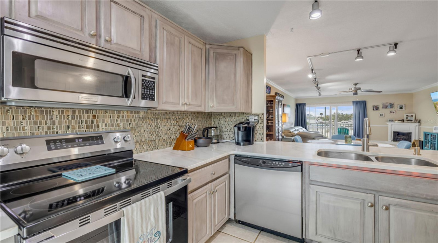 Daytona Beach, Florida 32114, 2 Bedroom Bedrooms, ,2 Bathroombathrooms,Residential,For Sale,Beach,0,Mfro6436533