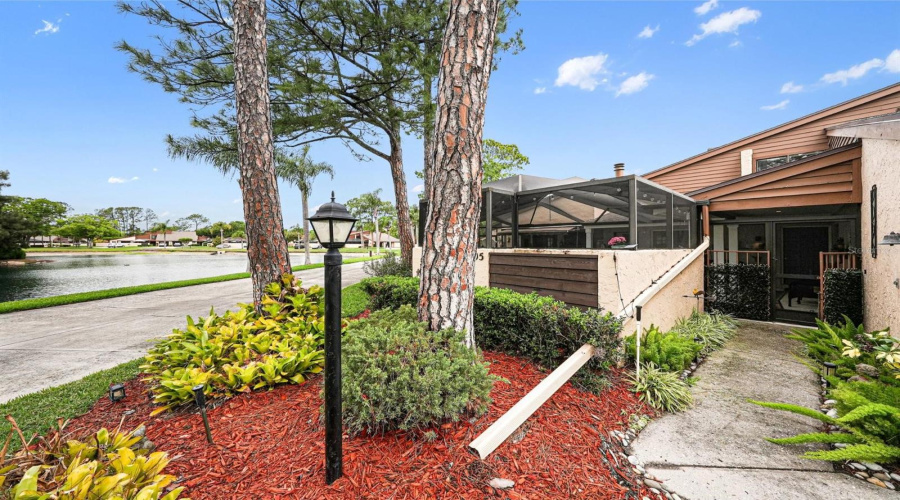 Tampa, Florida 33624, 2 Bedroom Bedrooms, ,2 Bathroombathrooms,Residential,For Sale,Umber,0,Mfrtb8495596
