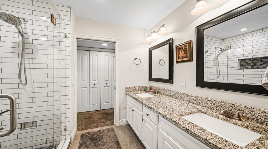 Tampa, Florida 33624, 2 Bedroom Bedrooms, ,2 Bathroombathrooms,Residential,For Sale,Umber,0,Mfrtb8495596