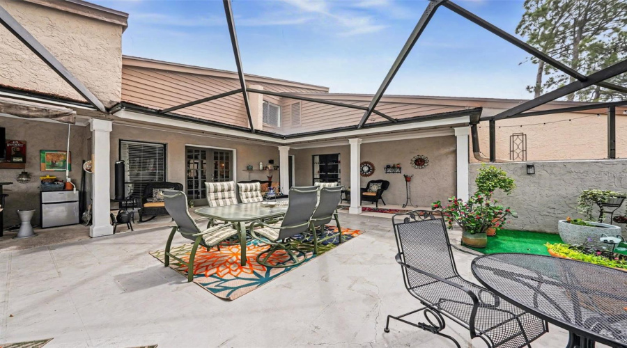 Tampa, Florida 33624, 2 Bedroom Bedrooms, ,2 Bathroombathrooms,Residential,For Sale,Umber,0,Mfrtb8495596